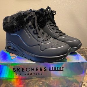 Skechers, New worn once, with box ! Has zipper on insides for easy slip on.